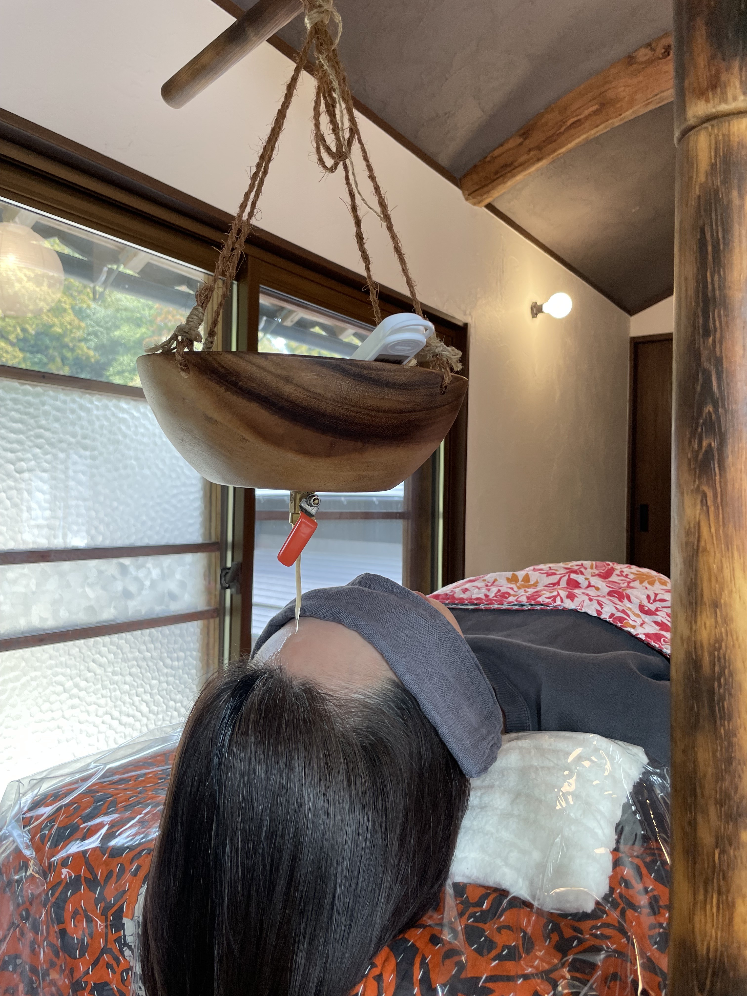 ハーブ湯薬を使ったシロダーラ60分